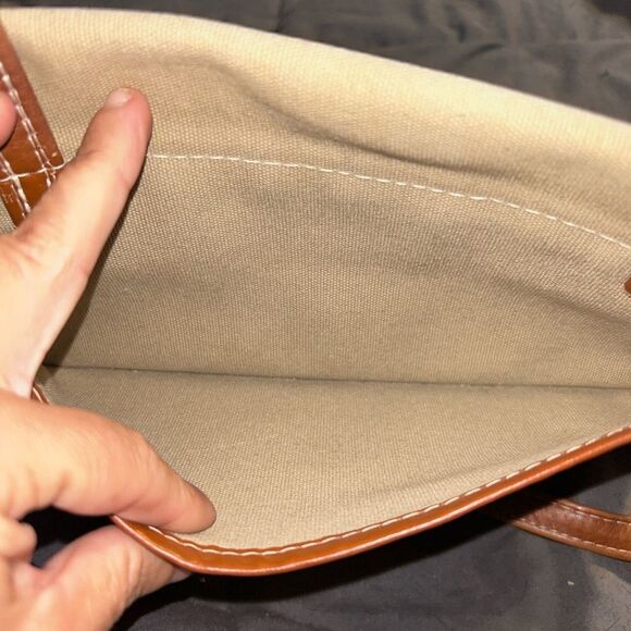 Leather and canvas meduim size purse - Picture 3 of 6